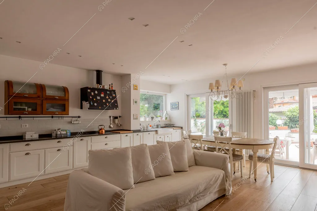 Zona living della villa Pino Mugo, location in stile moderno a Roma