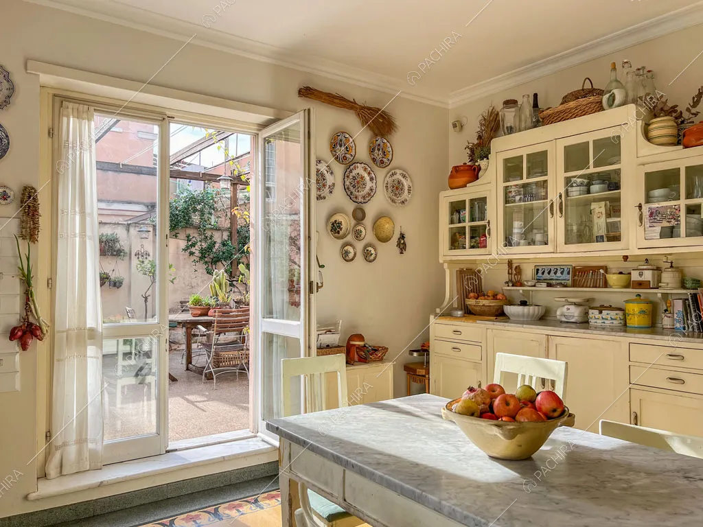 Cucina dell'appartamento Kuban, location in stile moderno a Roma