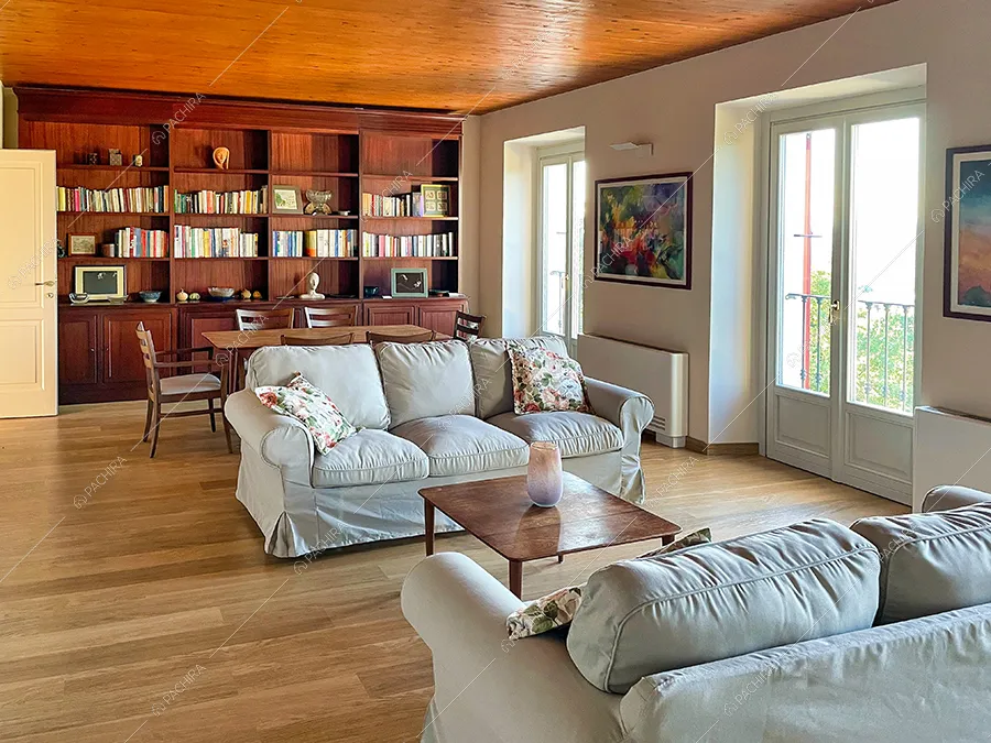 Salotto della villa Parnaso, location in stile classico a Lecco