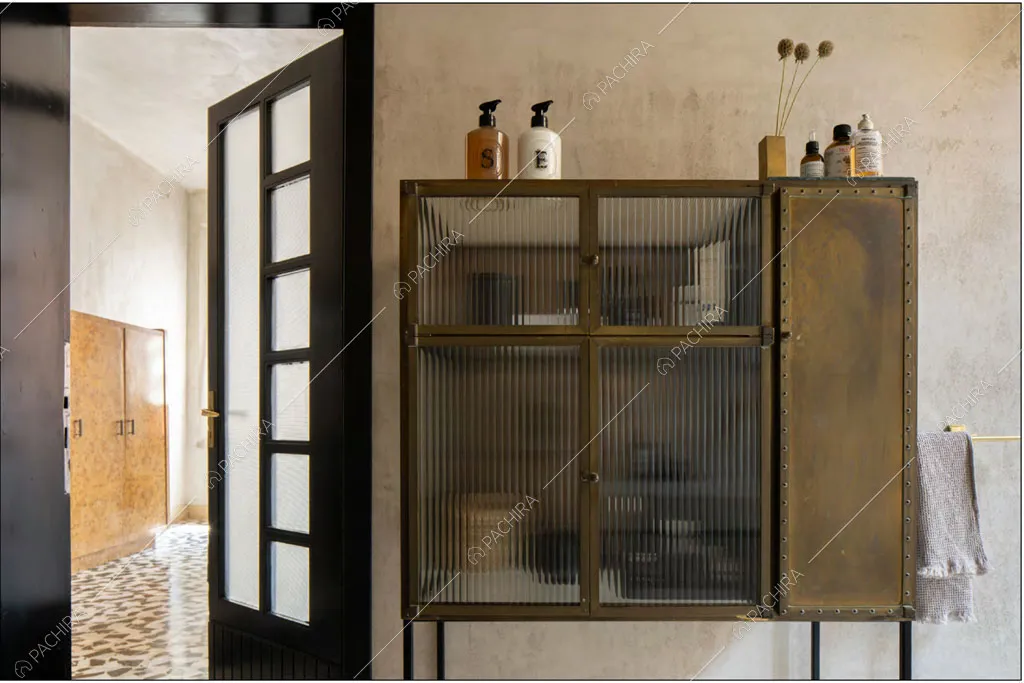 Bagno del loft Reno, location in stile contemporaneo a Reggio Emilia
