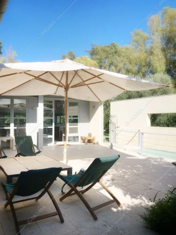 Esterni della villa Giba, location in stile moderno a Latina