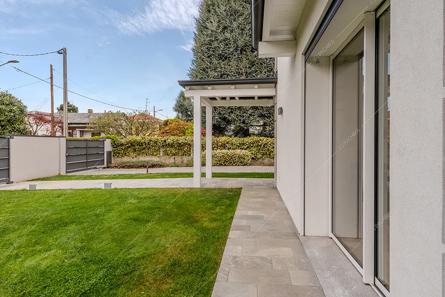 Giardino della villa Daintree, location in stile moderno a Varese