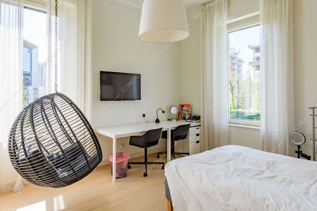 Camera da letto della villa Colorado, location in stile moderno a Varese