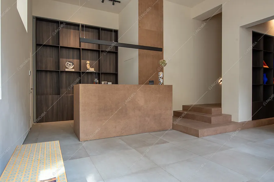 Reception dell'espositivo Tipuana, location in stile contemporaneo a Milano