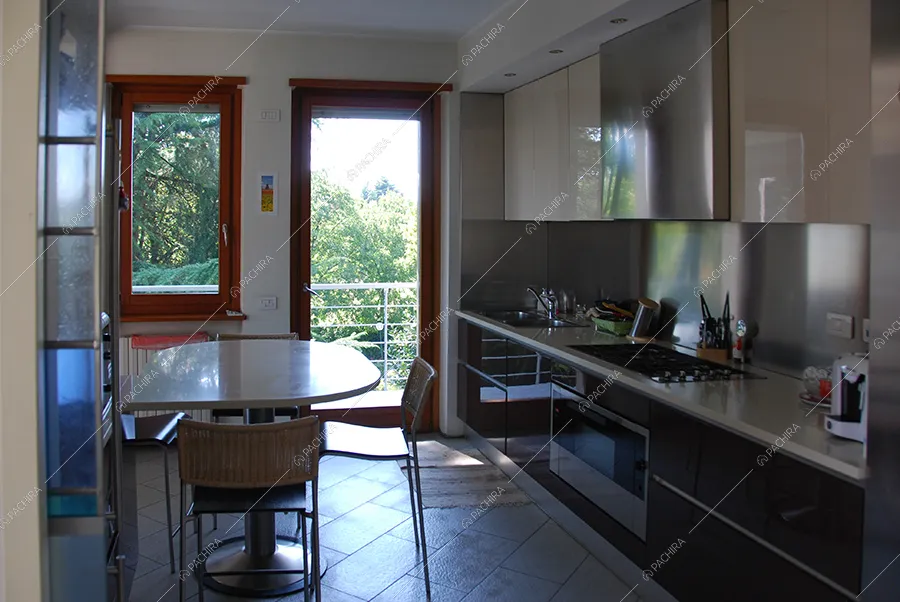 Cucina della villa Acetosa, location in stile vintage a Lecco