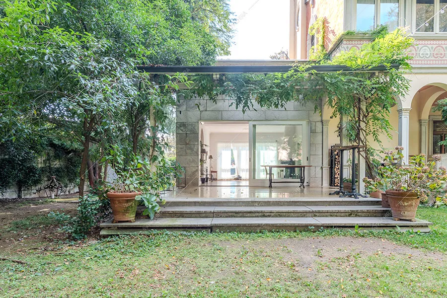 Veranda della villa Rainier, location in stile liberty a Milano