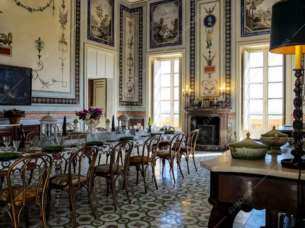 Regale sala da pranzo della villa Tanami, location in stile classico a Palermo