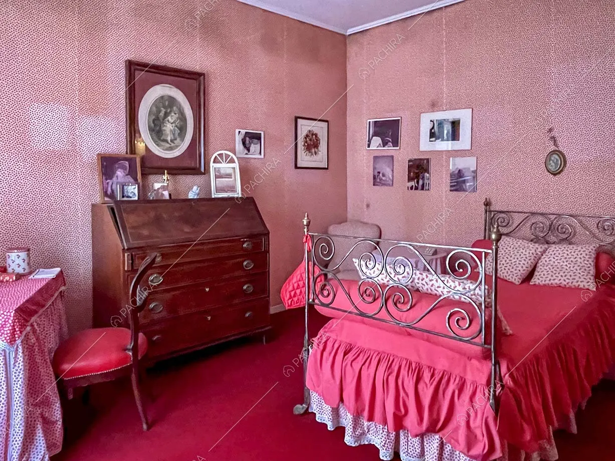 Camera da letto della villa Apatite, location in stile classico a Roma