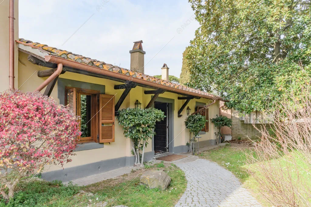 Esterni della villa Ebridi, location in stile rustico a Roma