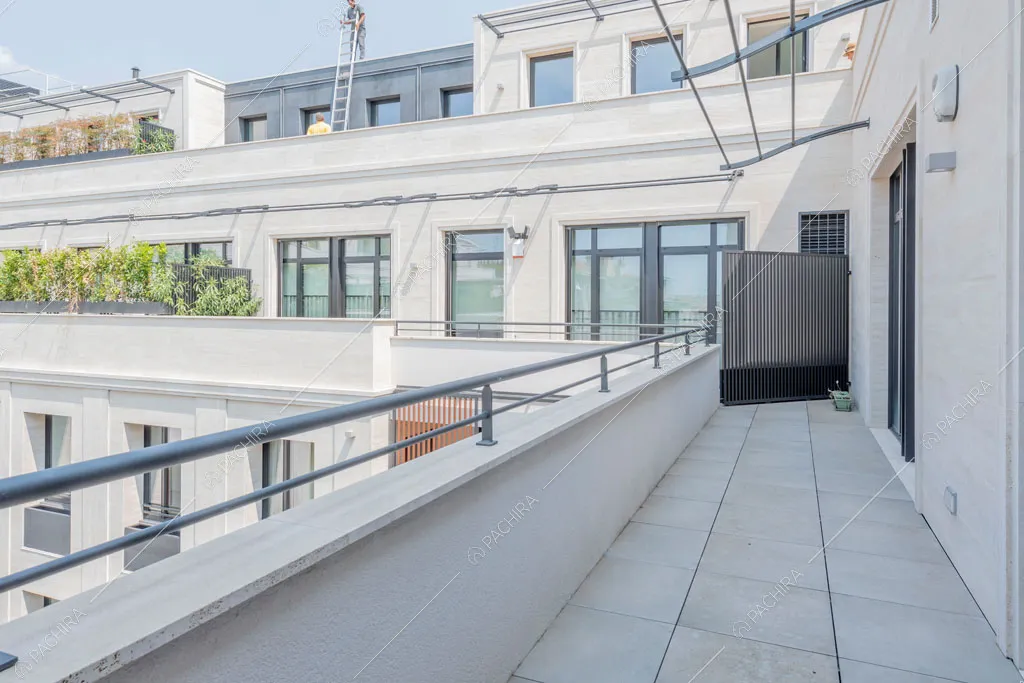 Terrazza dell'appartamento Foehn, location in stile contemporaneo a Milano