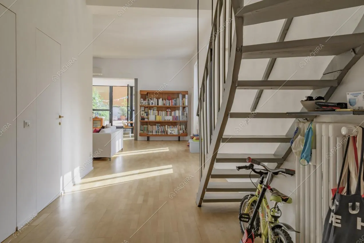 Vista sull'open space dall'ingresso dell'appartamento