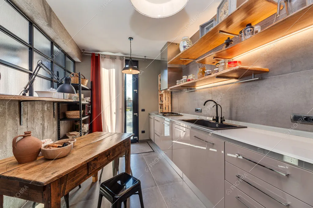 Cucina del loft Argan, location in stile industriale a Roma