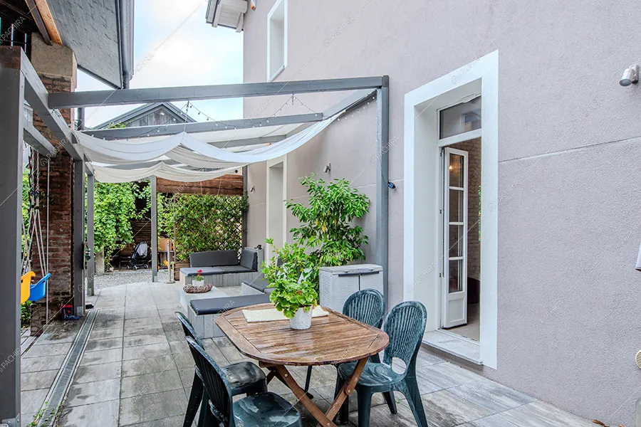 Esterni della villa Dioptasio, location in stile moderno a Monza