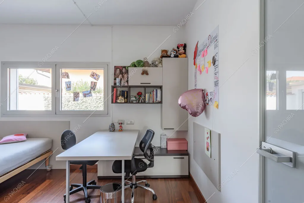 Camera da letto della villa Lilium, location in stile moderno in Provincia di Milano