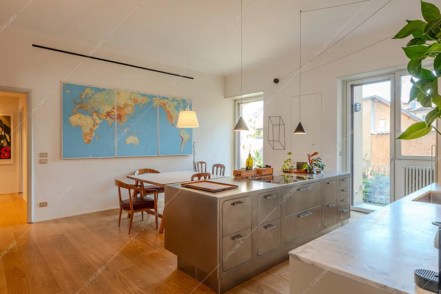 Cucina dell'appartamento moderno Coleo, location per shooting a Milano