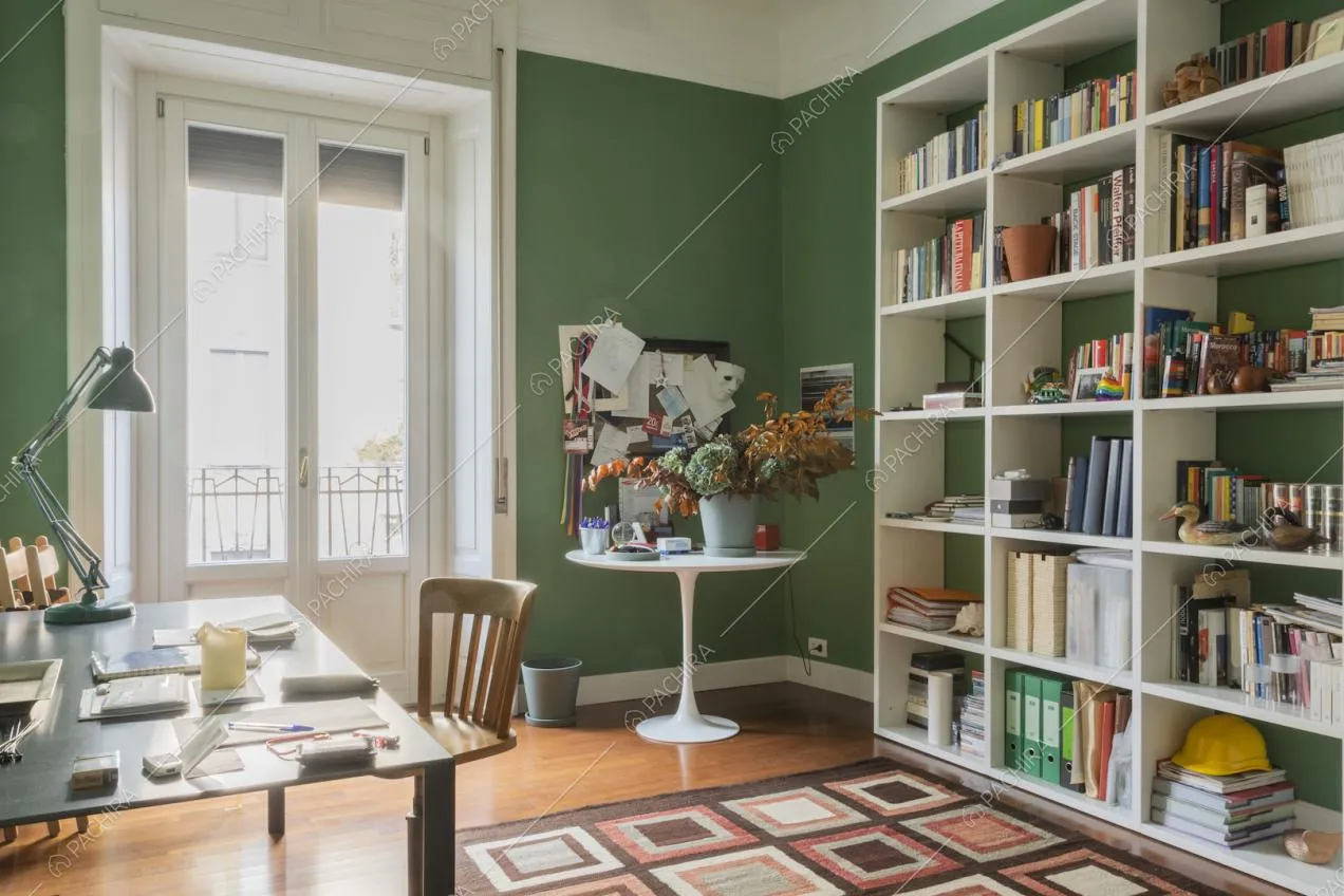 Lo studio con pareti verdi della Location Bergenia