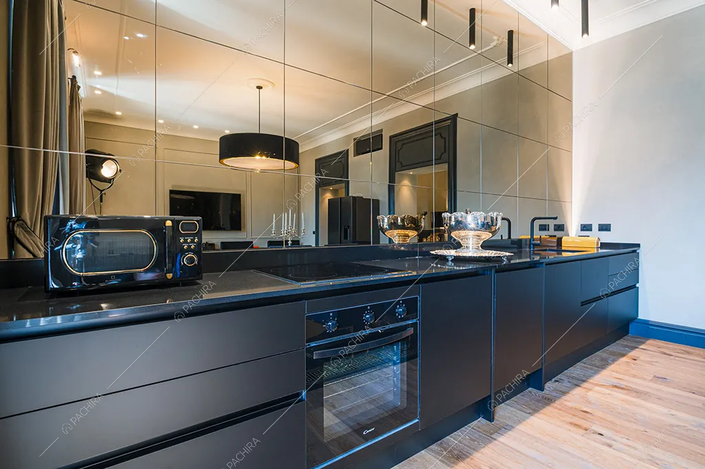 Cucina a parete dell'appartamento Bogda, location in stile moderno a Roma