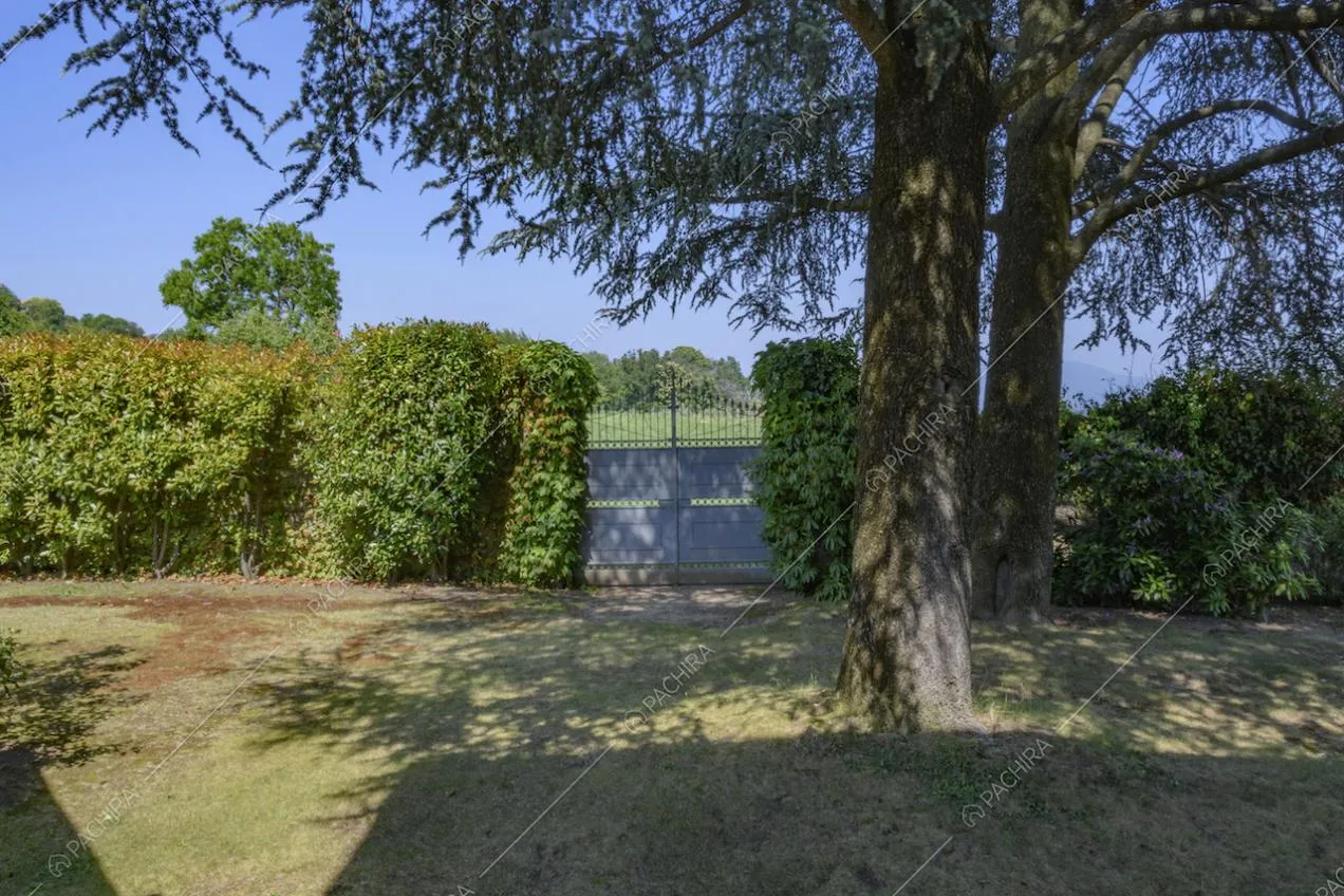Cancello d'accesso al giardino della villa