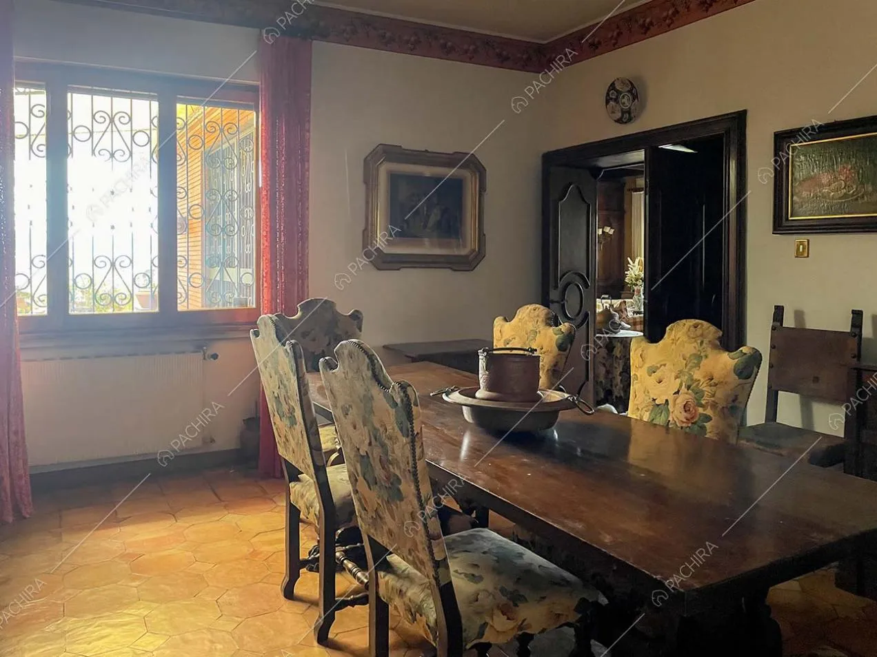 Sala da pranzo della villa Apatite, location in stile classico a Roma