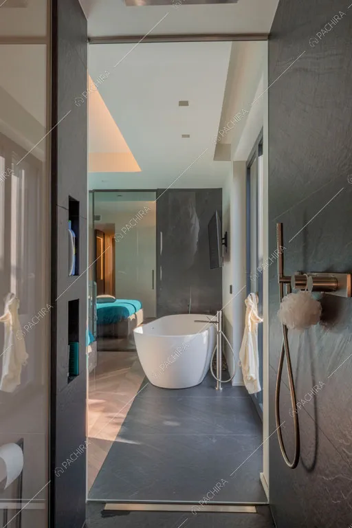 Bagno della villa Warta, location in stile contemporaneo a Monza