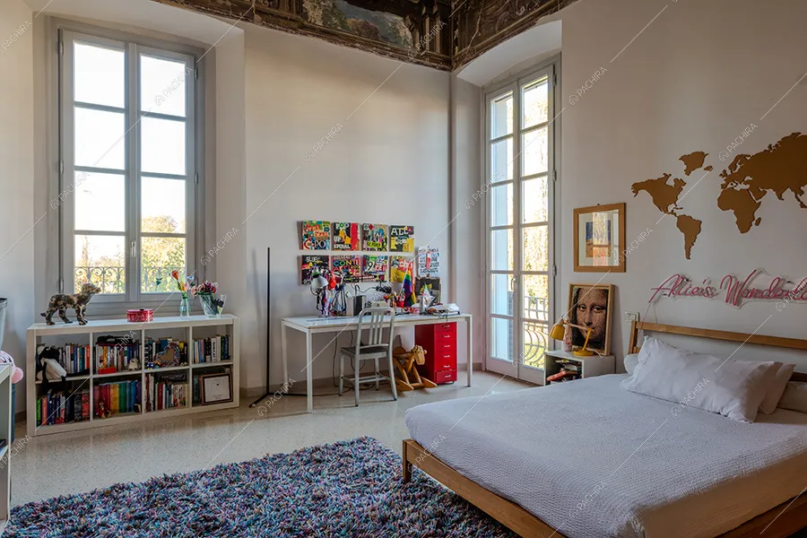 Camera da letto dei bambini della villa Mayon, location in stile moderno a Milano