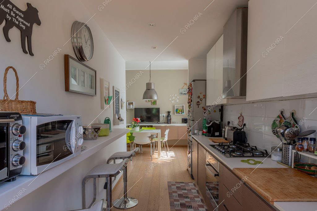 Cucina della villa Cassava, location in stile contemporaneo a Roma