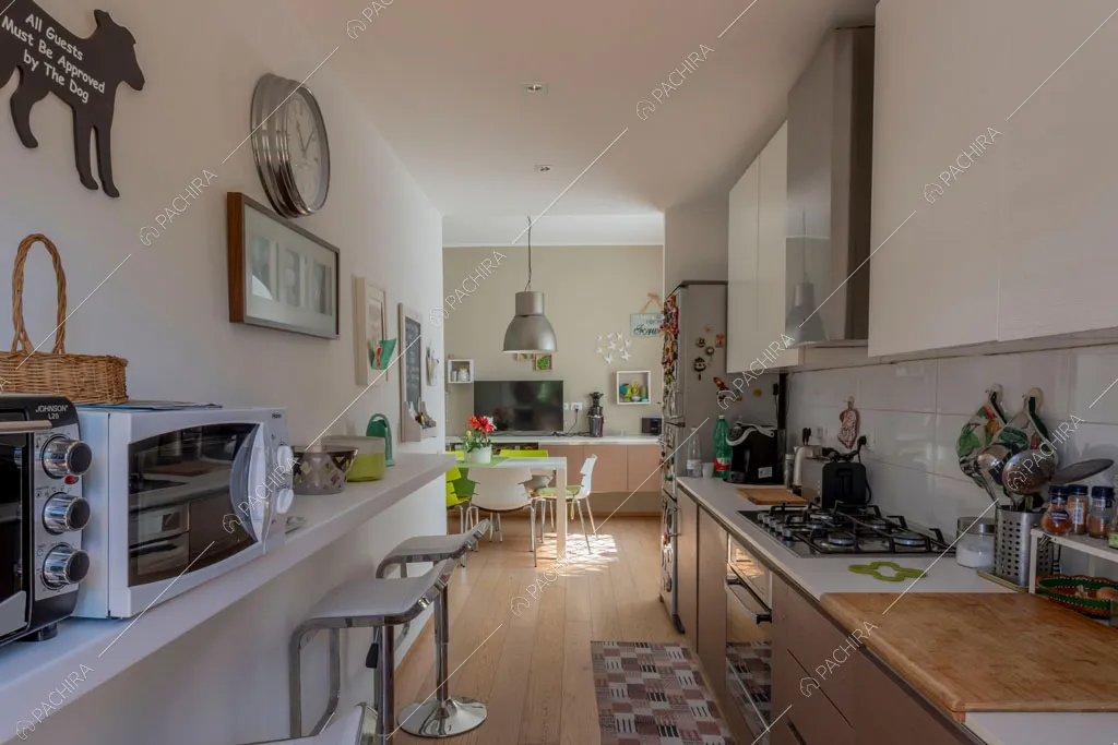 Cucina della villa Cassava, location in stile contemporaneo a Roma
