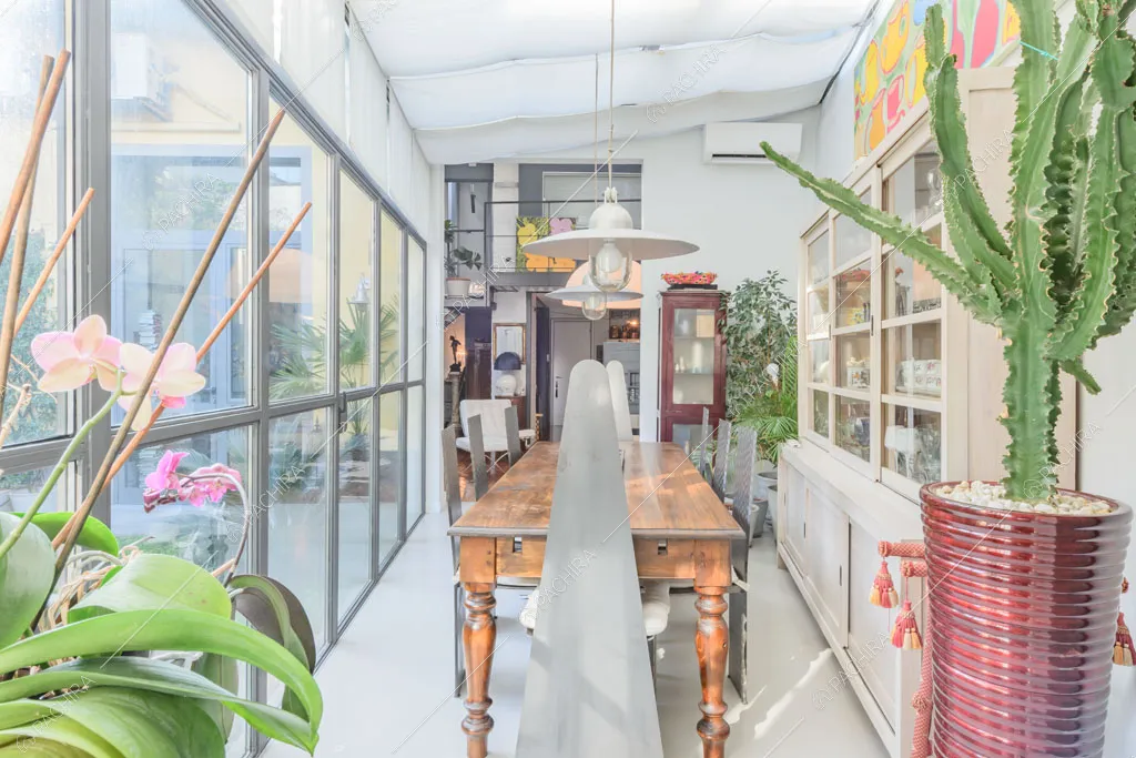 Sala da pranzo del loft Cascarilla, location in stile moderno a Milano