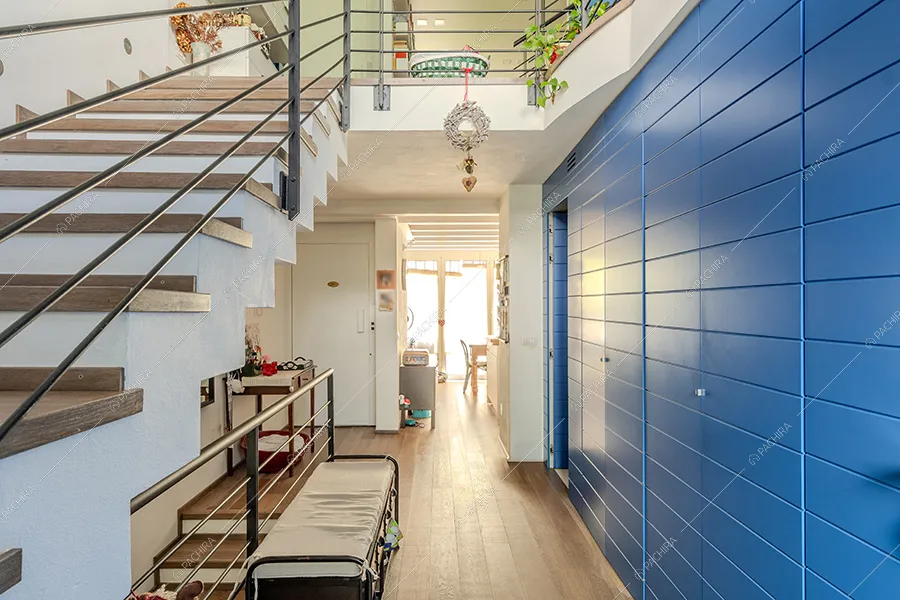 Scale della villa Malachite, location in stile moderno a Milano