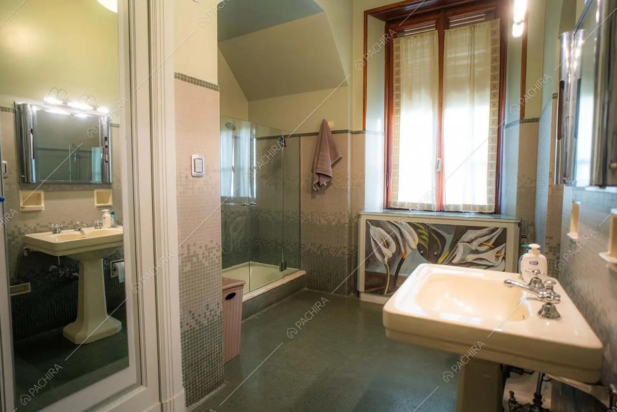 Bagno della villa Adamite, location in stile classico a Savona