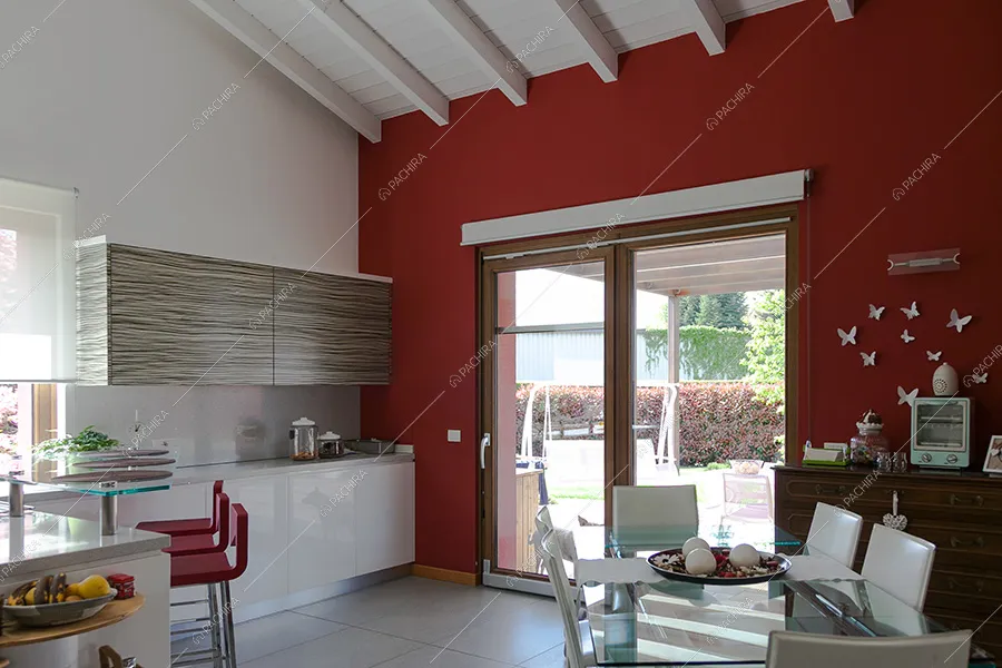 Zona living della villa Filesia, location in stile contemporaneo a Lecco