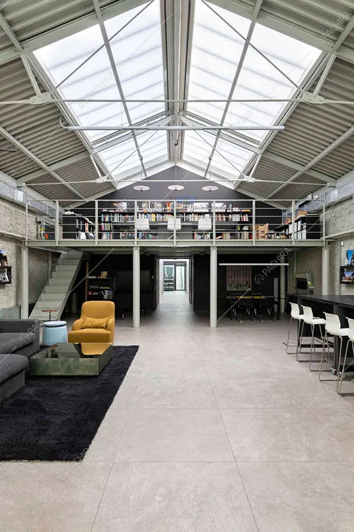 Sala dell'espositivo Ossa, location in stile moderno a Roma