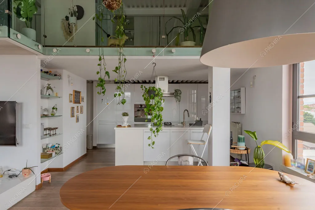 Cucina a vista del loft Cardamomo, location in stile contemporaneo a Milano