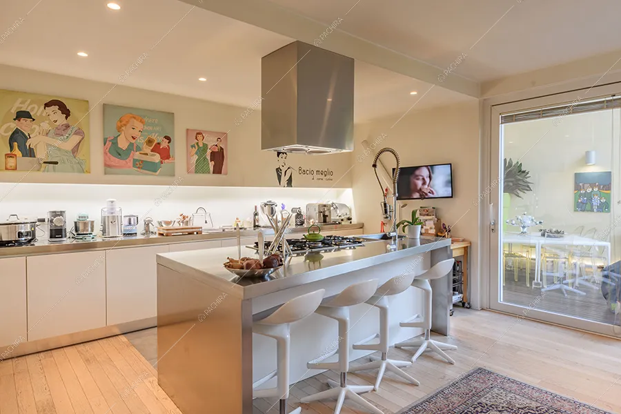 Cucina della villa Nilo, location in stile moderno a Milano