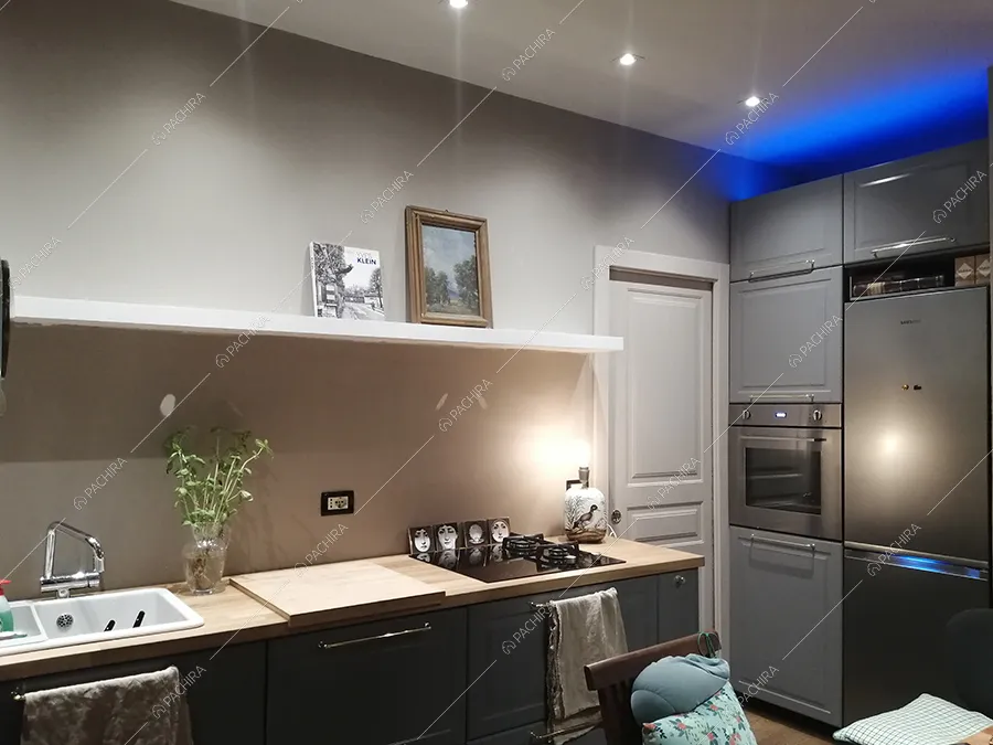 Cucina dell'appartamento Boldo, location in stile classico a Monza