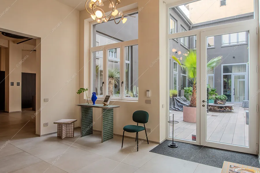 Sala dell'espositivo Tipuana, location in stile contemporaneo a Milano