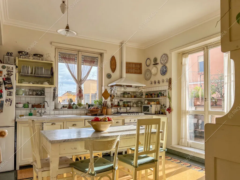 Cucina dell'appartamento Kuban, location in stile moderno a Roma