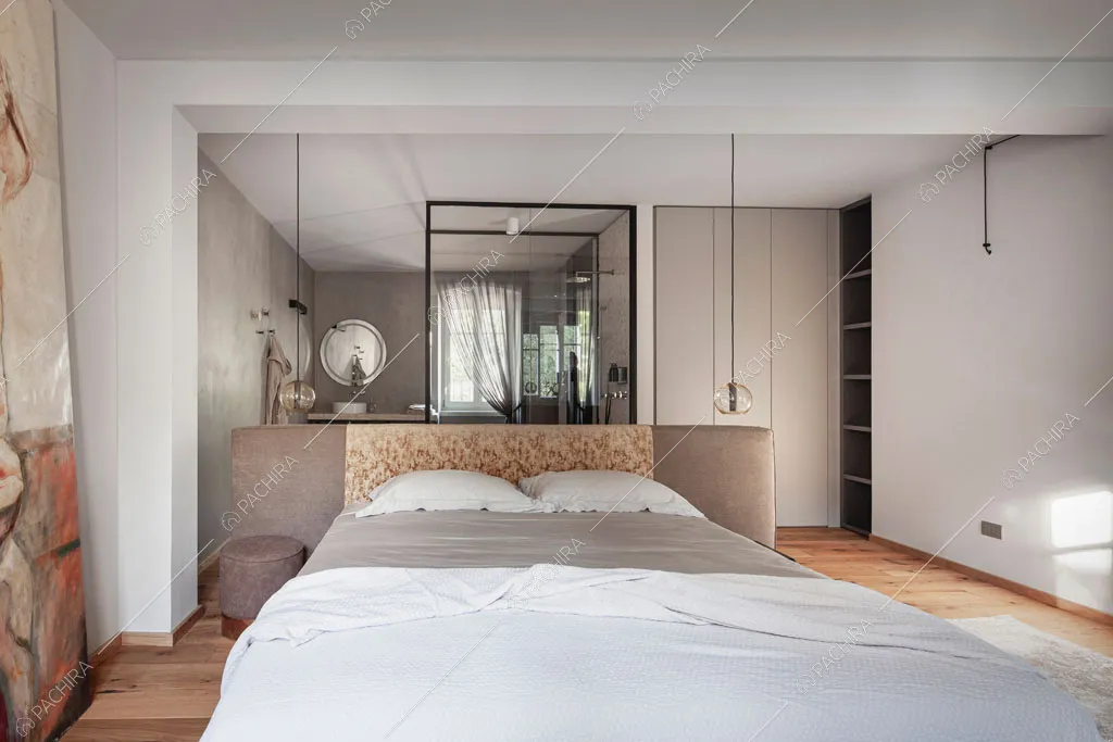 Pavimento in parquet nella camera da letto della villa Ghibli, location in stile contemporaneo a Verona