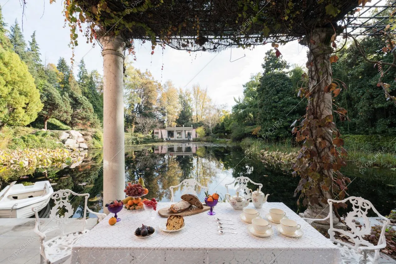 Tavolo da pranzo nel giardino della location
