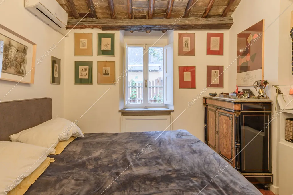 Camera da letto dell'appartamento Roobois, location in stile insolito a Roma