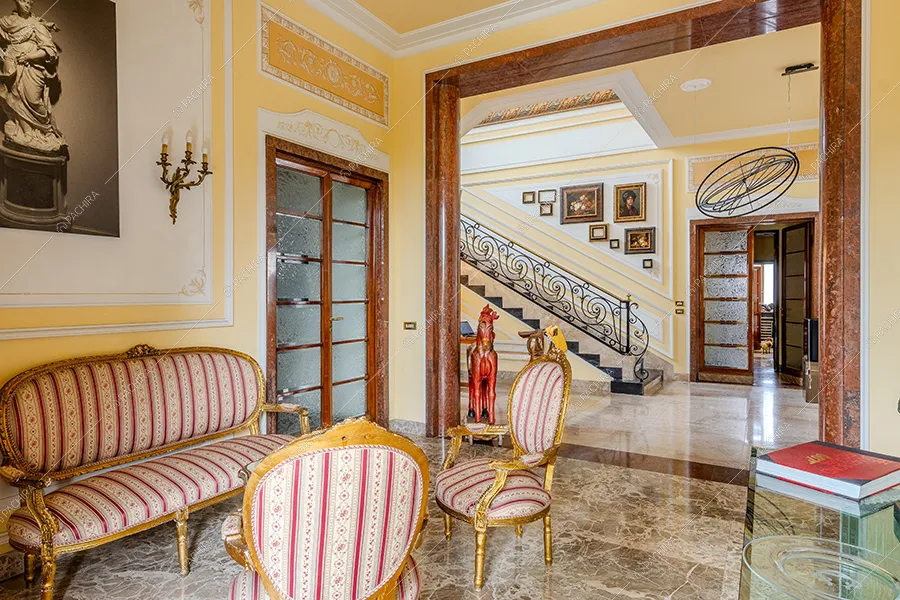 Salotto della villa Lentisco, location in stile classico a Varese