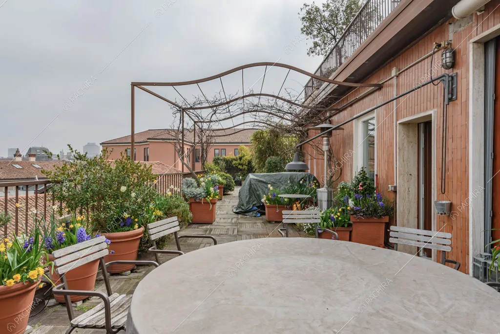 Terrazza dell'appartamento Beryl, location in stile contemporaneo a Milano