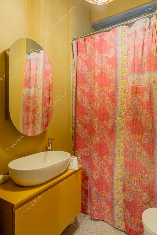 Bagno dell'appartamento Indo, location in stile contemporaneo a Milano