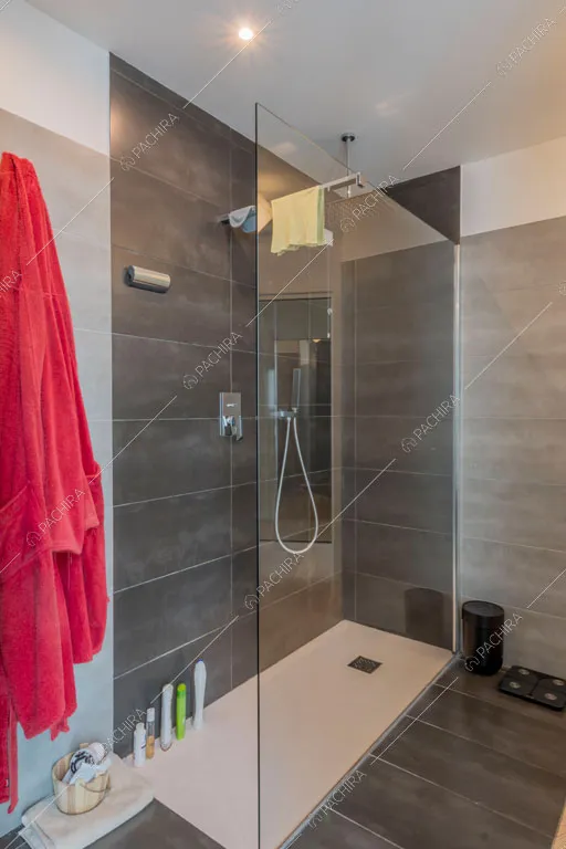 Bagno dell'appartamento Tobol, location in stile contemporaneo a Milano