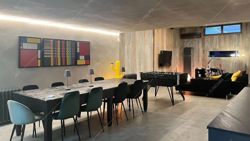Zona living della villa Andesine, location in stile moderno a Roma