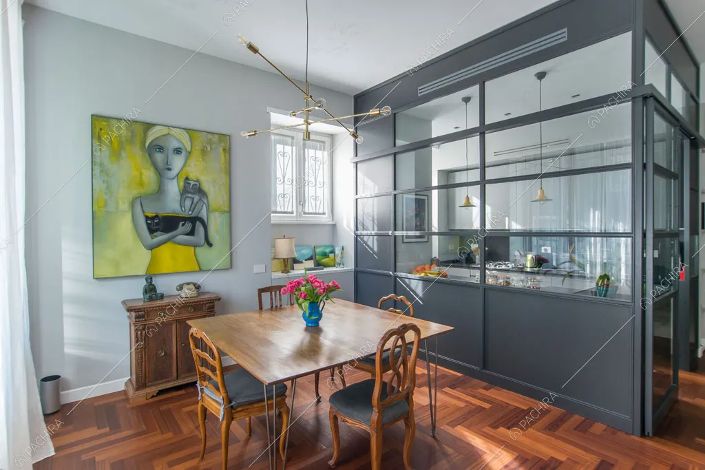 Zona pranzo dell'appartamento Grifola, location in stile contemporaneo a Roma
