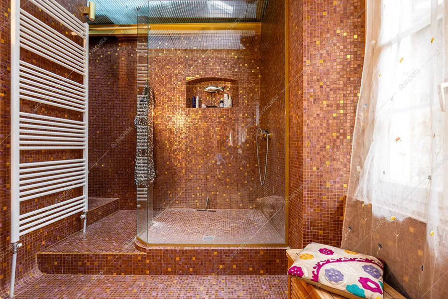 Bagno della villa Laptev, location in stile eclettico a Varese