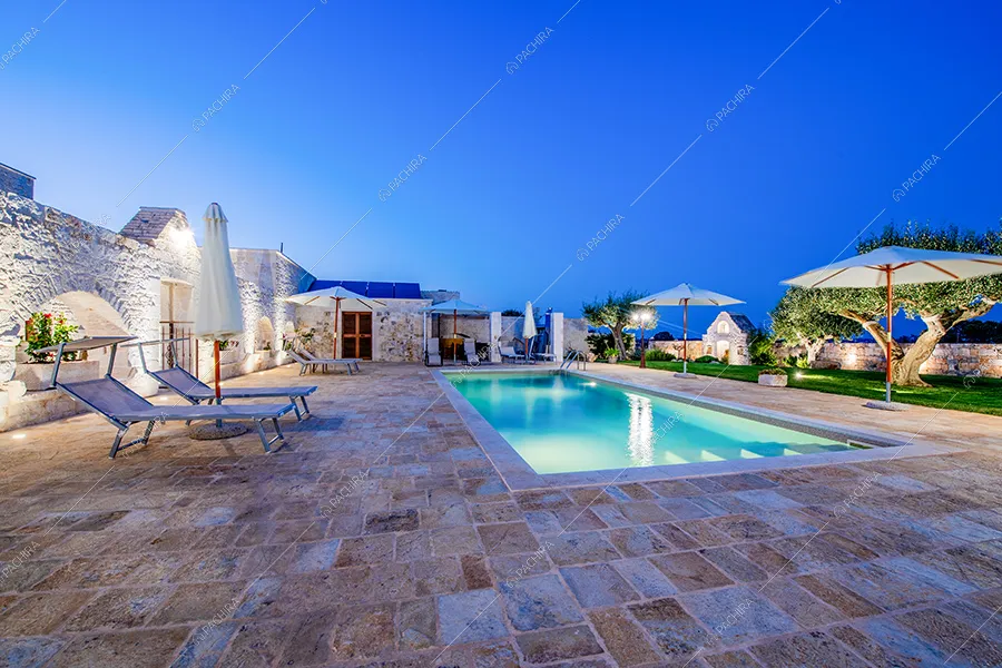 Cortile della masseria Khamsin, location in stile rustico a Taranto