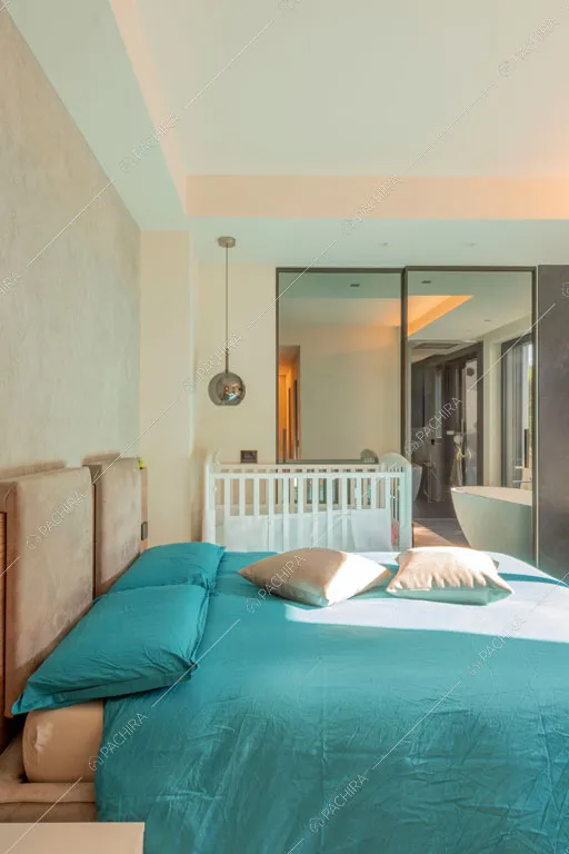 Camera da letto della villa Warta, location in stile contemporaneo a Monza