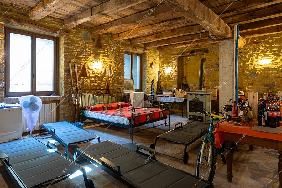 Camera della villa Rhone, location in stile rustico a Lecco